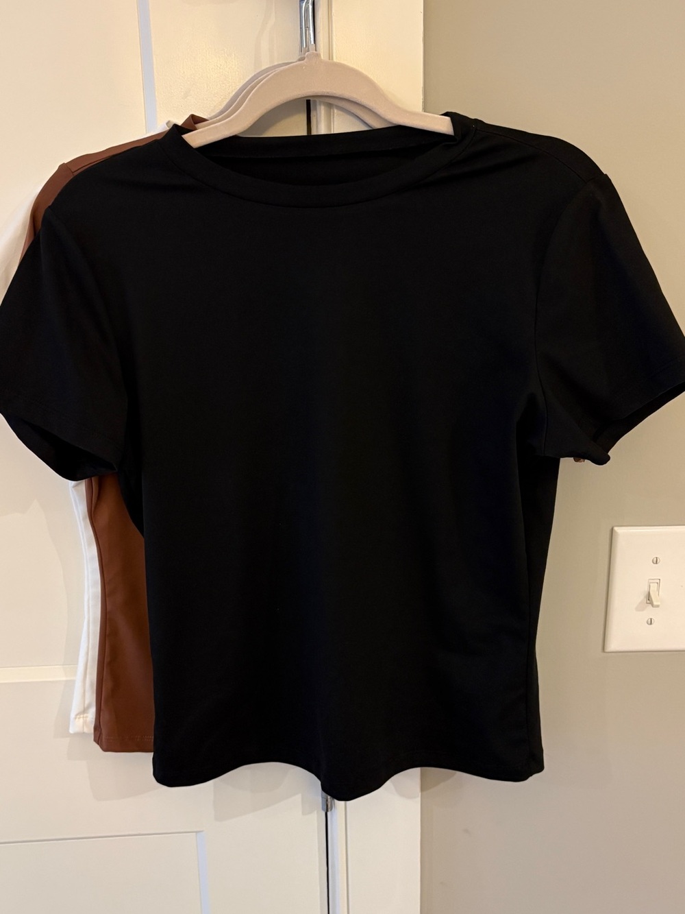 Basic tee’s stretchy and fitted Black, Brown and White